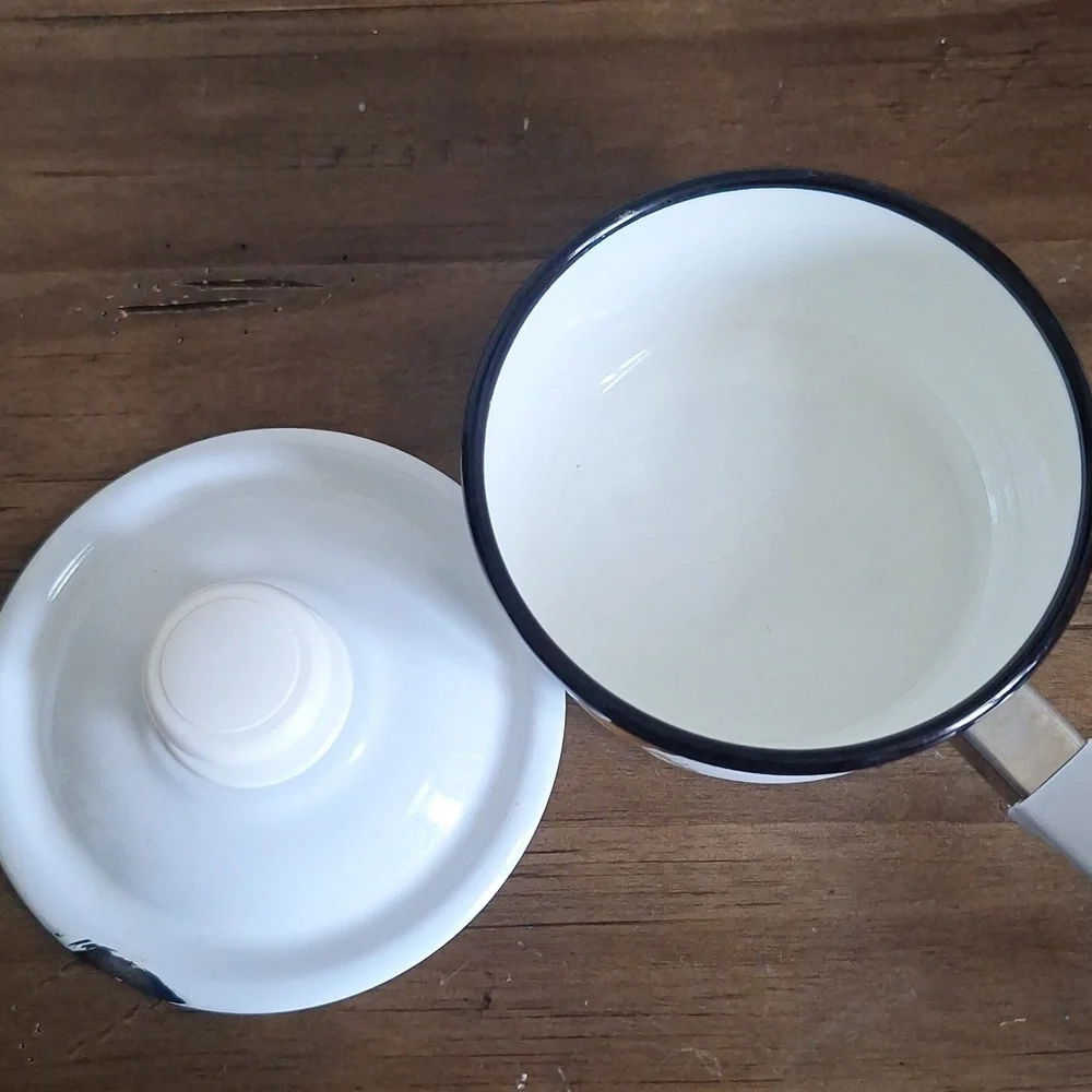 🎁White Enamel Saucepan with Fruit Design FREE with $40 Purchase